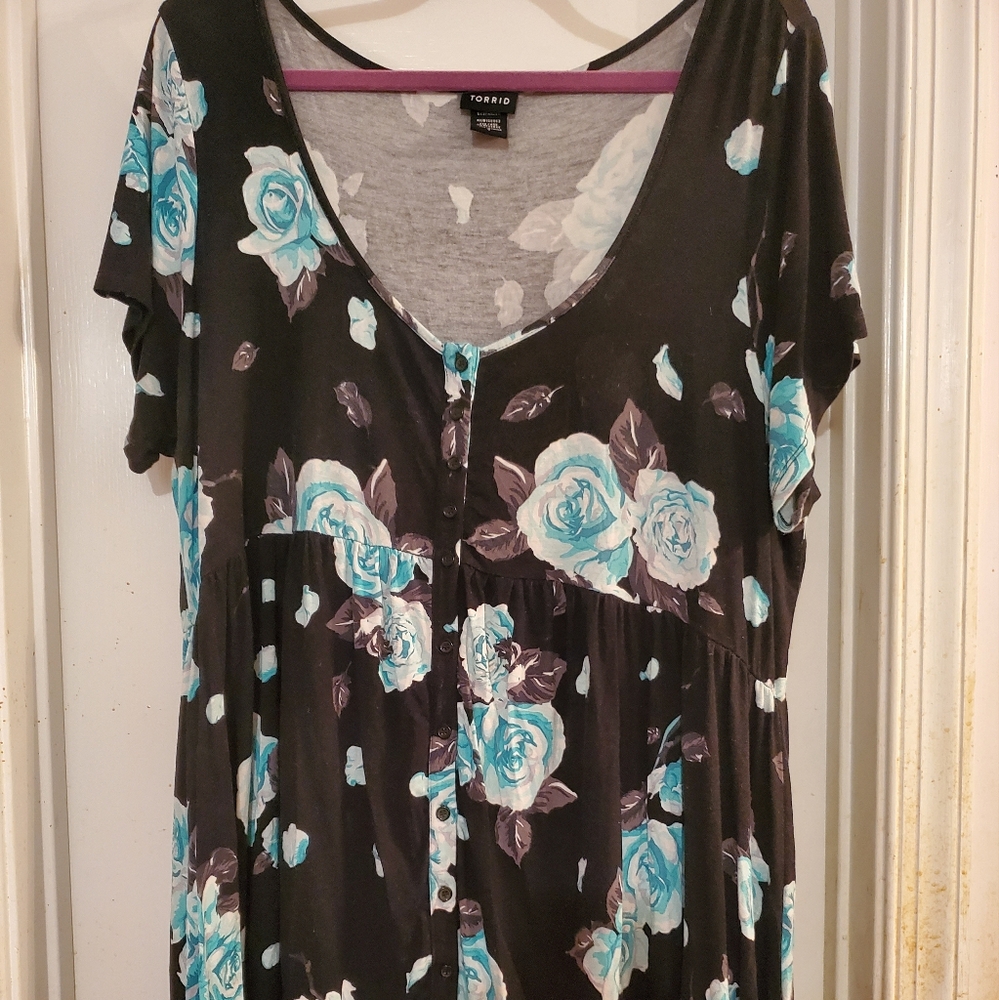 Torrid shirt black with beautiful turquoise roses. Preloved. Size 2x